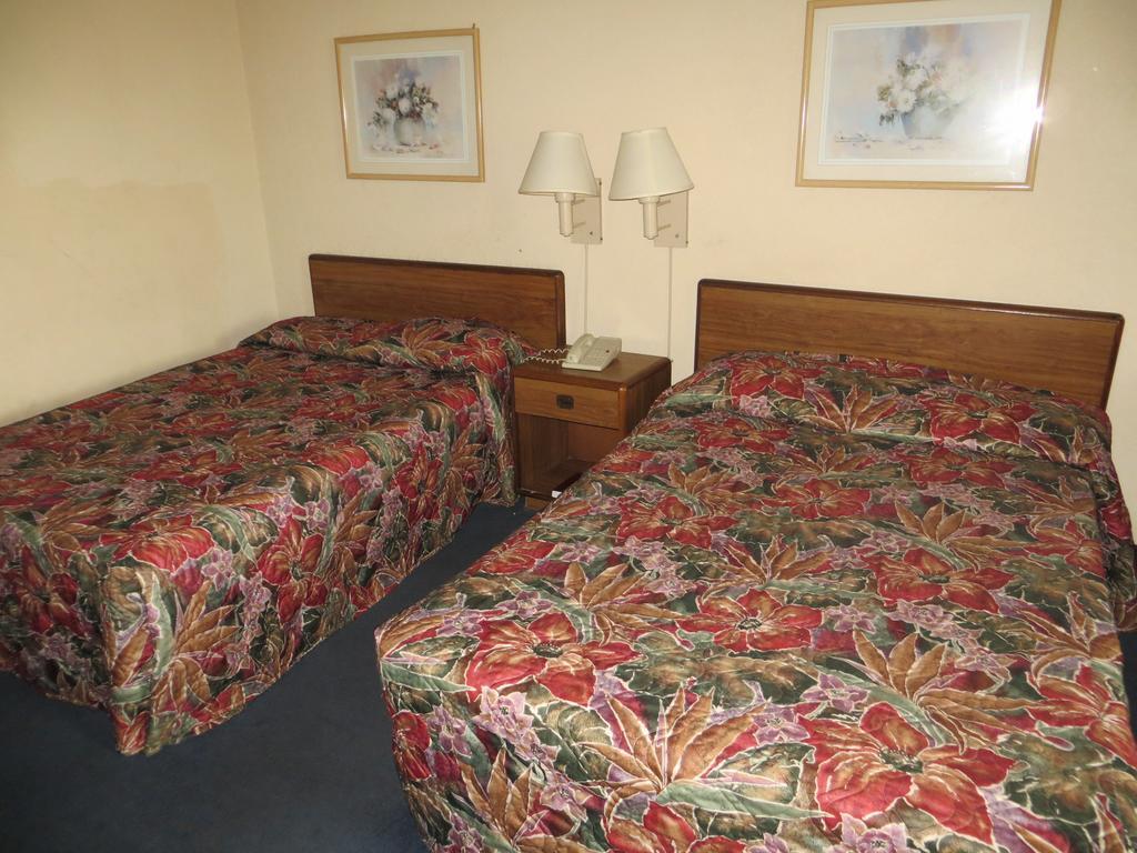 Budgetel Inn & Suites Macon Habitación foto