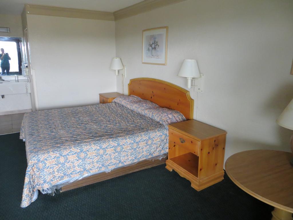 Budgetel Inn & Suites Macon Habitación foto